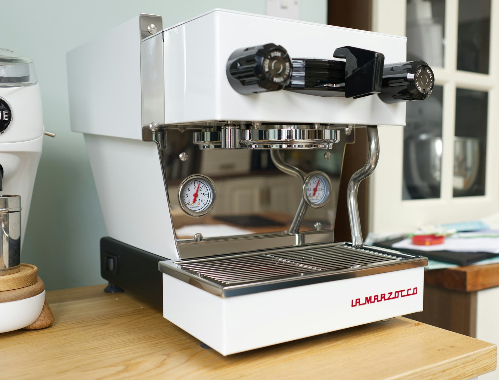 Kaffeemaschine bei der Reinigung