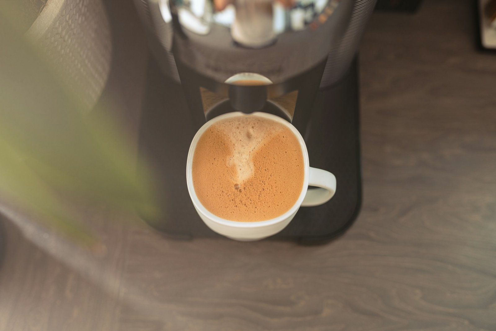 Kaffee aus einer Kaffeemaschine